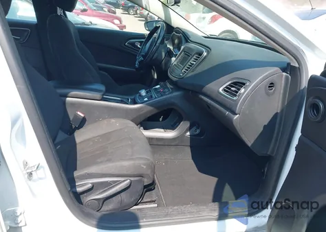 2016 Chrysler 200 Limited z USA, uszkodzony, nr VIN 1C3CCCAB3GN131981